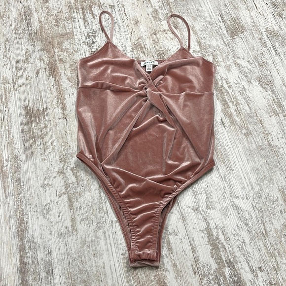 Topshop Dusty Rose Pink Velour Twist Front Bodysuit Size 8 - Picture 2 of 10